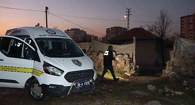 Bıçağın üzerine düşen kadın ağır yaralandı