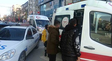 Bıçaklı saldırıya uğrayan genç ağır yaralandı