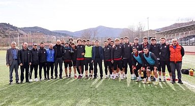 Bilecik Valisi Aygöl, futbolcuları ziyaret etti