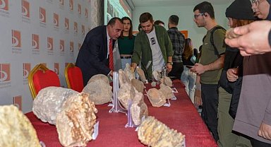 Bilecik'te 'Fosiller ve Coğrafya' semineri düzenlendi