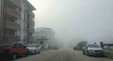 Bilecik'te etkili olan sis görüş mesafesini 10 metreye kadar düştü