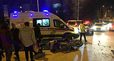 Bilecik'te motosiklet ile kamyonetin çarpıştı, 1 kişi yaralandı