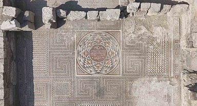 Bin 700 yıllık mozaiklerde üç boyutlu desenler