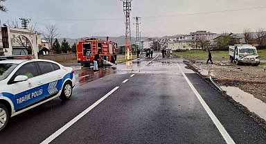 Bingöl'de kamyonet kaza yaptı