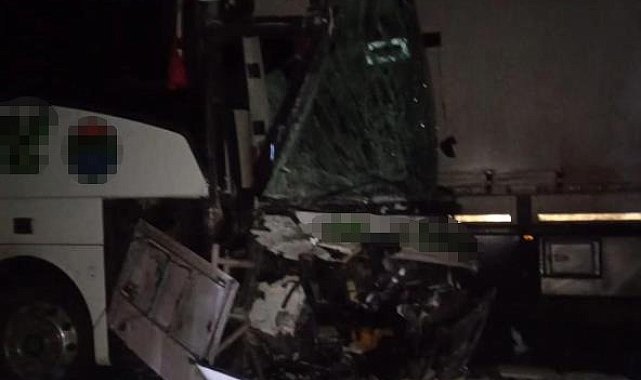 Bingöl'de yolcu otobüsü ile tır çarpıştı: 8 yaralı