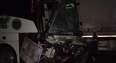 Bingöl'de yolcu otobüsü ile tır çarpıştı: 8 yaralı