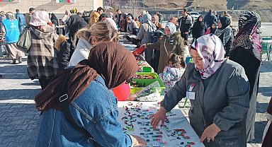 Bitlis'te Filistin halkı yararına hayır çarşısı açıldı