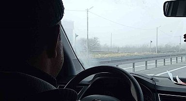 Bitlis'te yoğun sis nedeniyle sürücüler zor anlar yaşadı