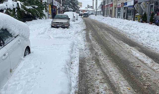 Bolu'da kar kalınlığı 30 santimetreye ulaştı