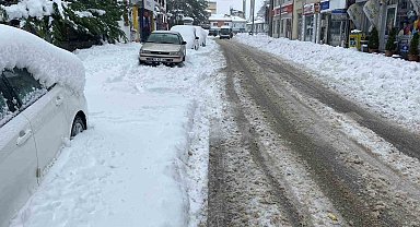 Bolu'da kar kalınlığı 30 santimetreye ulaştı