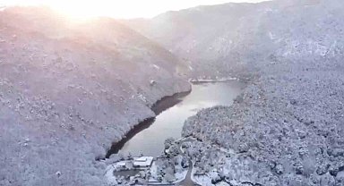 Boraboy Gölü'nde yağan karla kartpostallık manzaralar ortaya çıktı