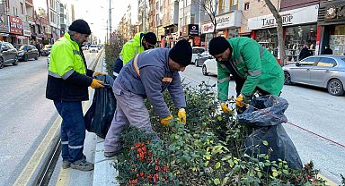 Bozüyük'te park bahçelerde bakım ve temizlik çalışmaları sürüyor