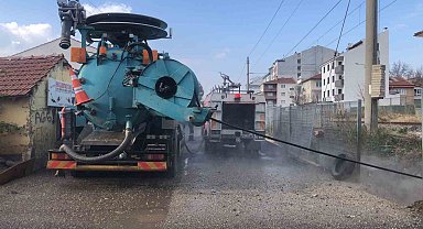 Bozüyük'te yağmur suyu hatlarında temizlik