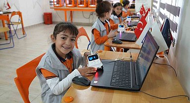 Bu ilçedeki çocukların yarısı robotik kodlama ve yazılım öğrendi....
