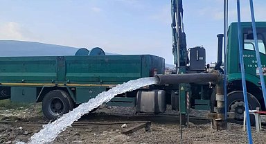 Buharkent'teki 2 kuyudan saatte 104 litre su çıkıyor