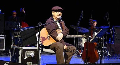 Bülent Ortaçgil Sinop'ta konser verdi