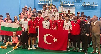 Bulgaristan'da düzenlenen Badminton turnuvasına Bergama damgası