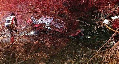 Burdur'da kontrolden çıkan otomobil takla atıp şarampole devrildi: 2 yaralı