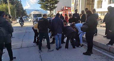 Burdur'da seyir halindeki otomobil önce yola fırlayan çocuğa, sonra arkasından gelen otomobile çarptı