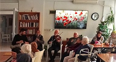 Burhaniye MYO'dan büyüklerimize müzik ziyafeti
