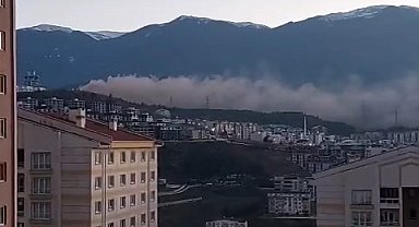 Bursa Çimento'dan gri dumanlar yükseliyor, şehrin hava kalitesi düşüyor