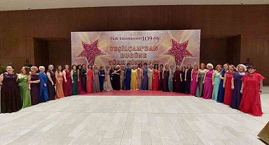 Bursa Nilüfer Kadın Korosu "Yeşilçam'dan Bugüne Türk Sineması" ödül töreninde sahne aldı