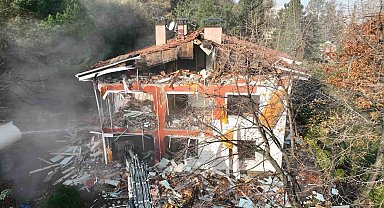 Bursa'da 'Başkanlık Konutu' yıkıldı