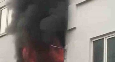 Bursa'da mutfaktaki yemek daireyi yaktı