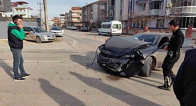 Bursa'da otomobiller çarpıştı: 1 yaralı