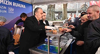 Bursa'da şehitlerin anısına lokma dağıtıldı