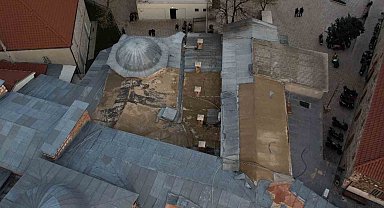 Bursa'da tarihi çarşının çatısındaki kurşun kaplamalar çalındı