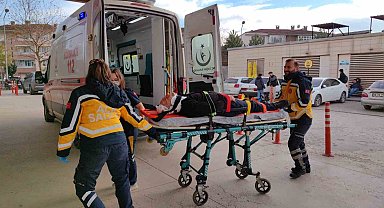 Bursa'da tırla çarpışan otomobil şarampole uçtu, 2 kişi yaralandı