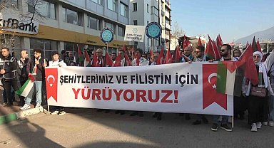 Bursa'da üniversite öğrencileri şehitler ve Filistin için yürüdü