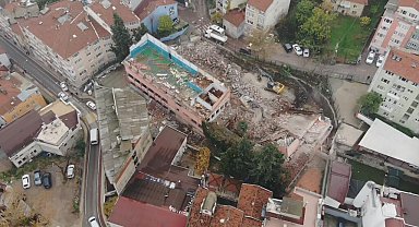 Bursa'daki deprem sonrası yetkililer harekete geçti, tarihi okul yıkılıyor