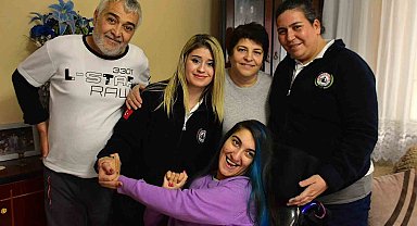 Buse Engelliler Günü'ne yeni saçları ile girecek