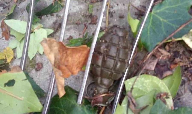Büyükçekmece'de bir apartmanın karşısında bomba bulundu: Polis ekiplerinin çalışması sürüyor
