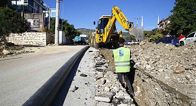 Büyükşehir Demre Gökyazı'da içme suyu hatlarını yeniliyor