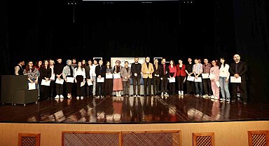 Büyükşehir Tiyatro Okulu mezunlarını uğurladı