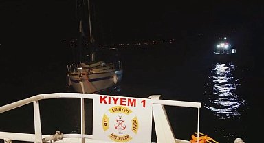 Çanakkale Boğazı'nda sürüklenen tekne kurtarıldı