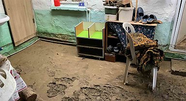 Çanakkale'de sağanak yağış nedeniyle Kalabaklı köyünde bir ev selden zarar gördü