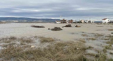 Çanakkale'de sağanak yağış sonrası yazlıklar sular altında