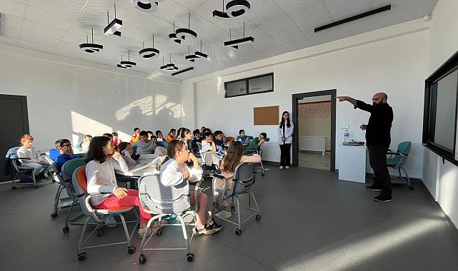 Canik'te öğrencilere akademisyenlerden eğitim