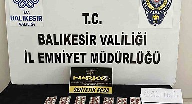 Çantasından 250'den fazla hap çıktı