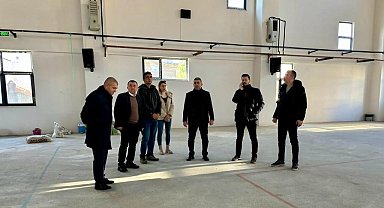 Çardak Ortaokulu Kapalı Spor Salonu'nda çalışmalar sona geldi