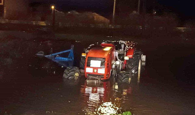 Çardak'ta sağanak yağış etkili oldu, bahçe ve tarlalar göle döndü