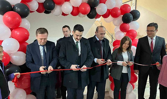 Çavdarhisar'da Bilim Fuarı açıldı