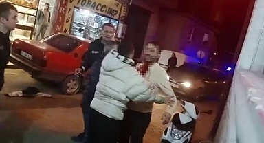 Çıkan kavgada husumetlisini boynundan bıçakladı