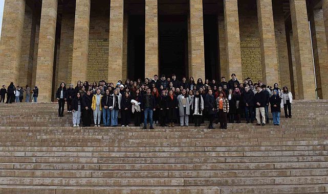 Çınar Akademi öğrencileri Anıtkabir'i ziyaret etti