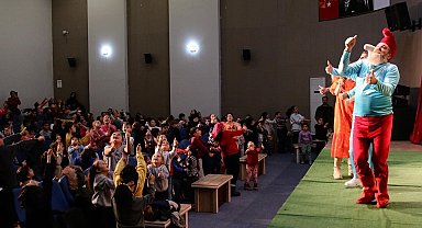 Çocuklar "Çok Şirin Hikaye" ile doyasıya eğlendi