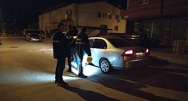 Çorum'da caddede tartıştığı husumetlisini tabanca ile vurdu